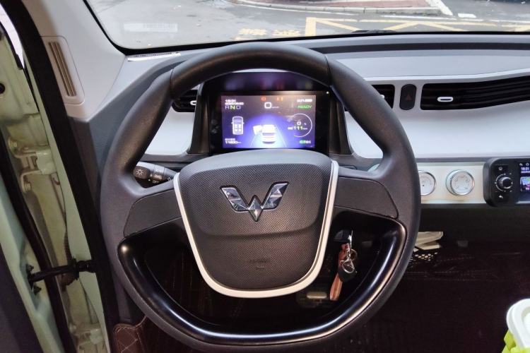 Used Wuling Hongguang MINIEV 2021 Macaron Fashion Model Lithium Iron Phosphate Steering Wheel