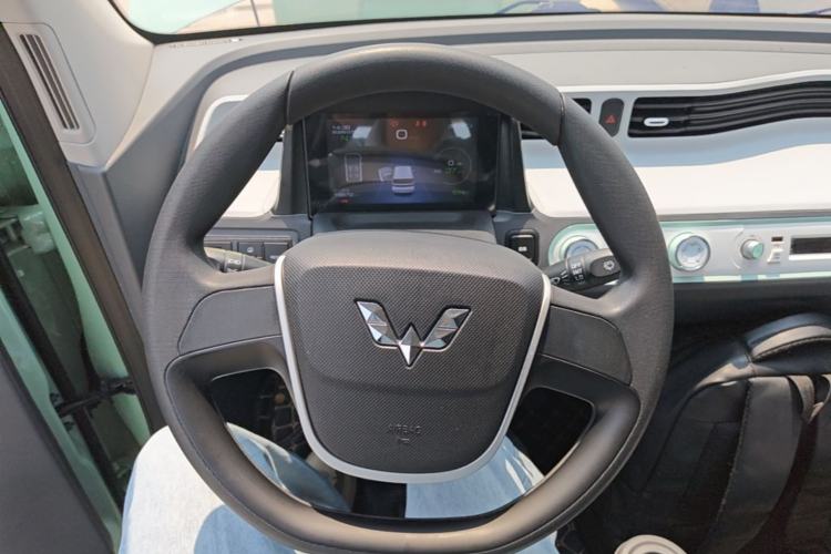 Used Wuling Hongguang MINIEV 2021 Macaron Fashion Model Lithium Iron Phosphate Steering Wheel