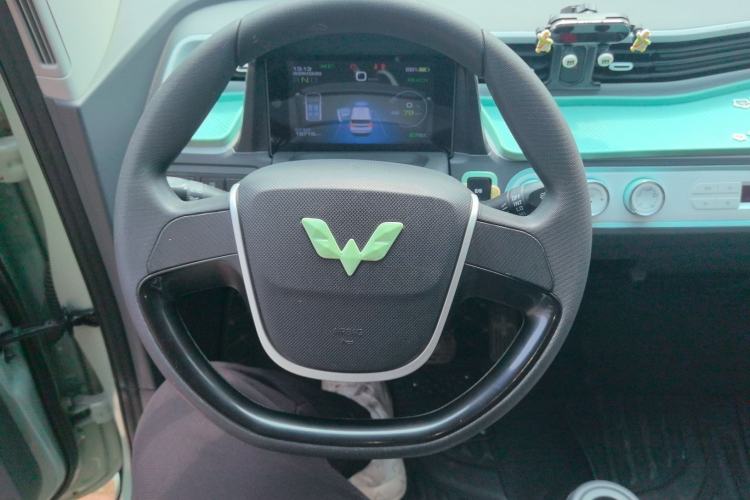 Used Wuling Hongguang MINIEV 2021 Macaron Fashion Model Lithium Iron Phosphate Steering Wheel