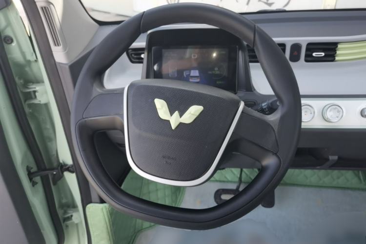 Used Wuling Hongguang MINIEV 2021 Macaron Fashion Model Lithium Iron Phosphate Steering Wheel