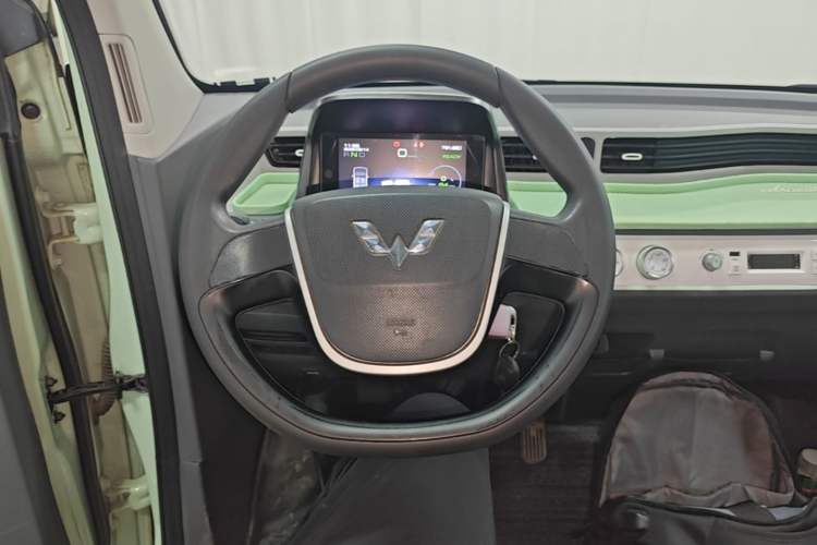 Used Wuling Hongguang MINIEV 2021 Macaron Fashion Model Lithium Iron Phosphate Steering Wheel