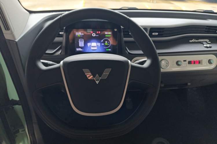 Used Wuling Hongguang MINIEV 2021 Macaron Fashion Model Lithium Iron Phosphate Steering Wheel