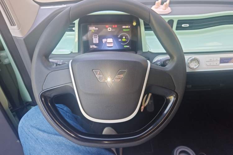 Used Wuling Hongguang MINIEV 2021 Macaron Fashion Model Lithium Iron Phosphate Steering Wheel
