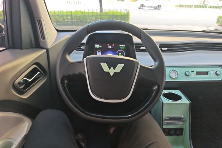 Used Wuling Hongguang MINIEV 2021 Macaron Fashion Model Lithium Iron Phosphate Steering Wheel