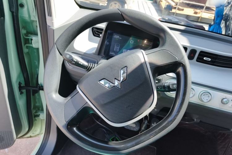 Used Wuling Hongguang MINIEV 2021 Macaron Fashion Model Lithium Iron Phosphate Steering Wheel