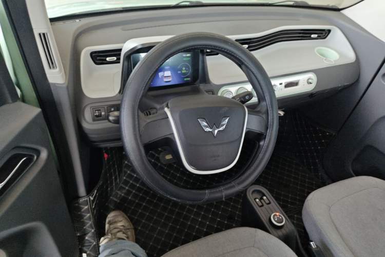 Used Wuling Hongguang MINIEV 2021 Macaron Fashion Model Lithium Iron Phosphate Steering Wheel