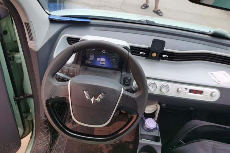 Used Wuling Hongguang MINIEV 2021 Macaron Fashion Model Lithium Iron Phosphate Steering Wheel