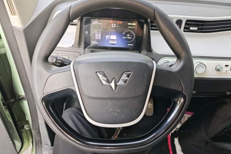 Used Wuling Hongguang MINIEV 2021 Macaron Fashion Model Lithium Iron Phosphate Steering Wheel