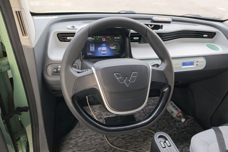 Used Wuling Hongguang MINIEV 2021 Macaron Fashion Model Lithium Iron Phosphate Steering Wheel