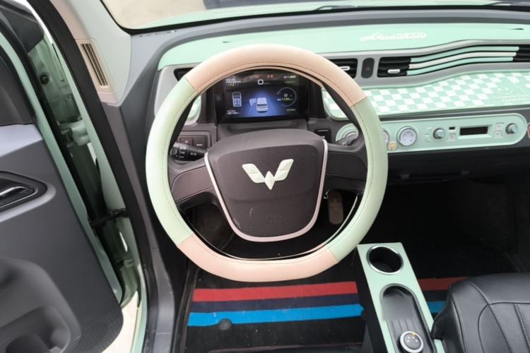 Used Wuling Hongguang MINIEV 2021 Macaron Fashion Model Lithium Iron Phosphate Steering Wheel