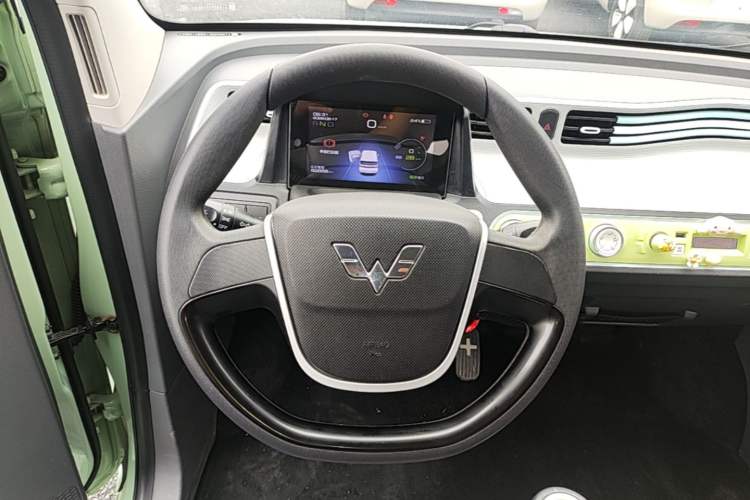Used Wuling Hongguang MINIEV 2021 Macaron Fashion Model Lithium Iron Phosphate Steering Wheel