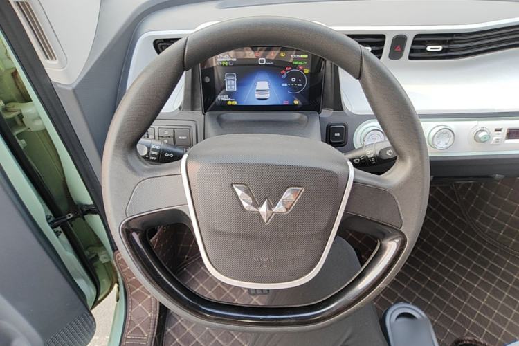 Used Wuling Hongguang MINIEV 2021 Macaron Fashion Model Lithium Iron Phosphate Steering Wheel
