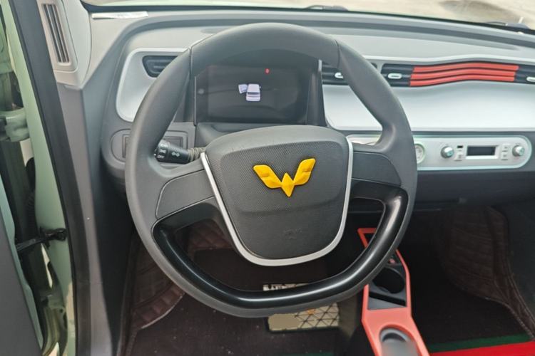 Used Wuling Hongguang MINIEV 2021 Macaron Sandwich Model 120 km Lithium NMC Steering Wheel