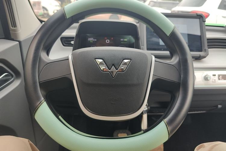 Used Wuling Hongguang MINIEV 2021 Macaron Sandwich Model 170 km Lithium Iron Phosphate Steering Wheel