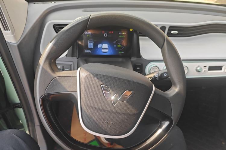 Used Wuling Hongguang MINIEV 2021 Macaron Fashion Model Lithium Iron Phosphate Steering Wheel