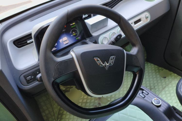 Used Wuling Hongguang MINIEV 2021 Macaron Fashion Model Lithium Iron Phosphate Steering Wheel