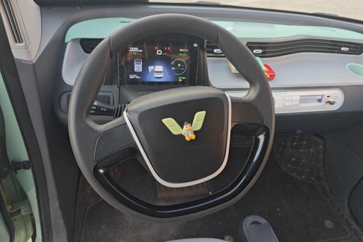 Used Wuling Hongguang MINIEV 2021 Macaron Fashion Model Lithium Iron Phosphate Steering Wheel