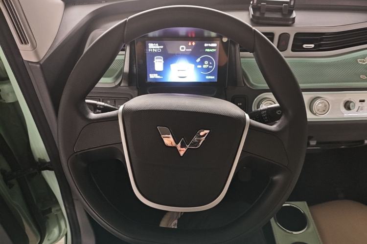 Used Wuling Hongguang MINIEV 2021 Macaron Fashion Model Lithium Iron Phosphate Steering Wheel