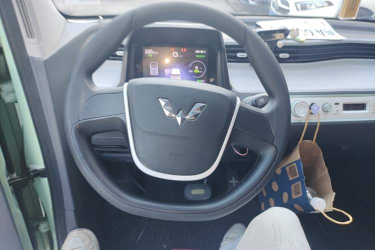Used Wuling Hongguang MINIEV 2021 Macaron Premium Model – Lithium Iron Phosphate Steering Wheel