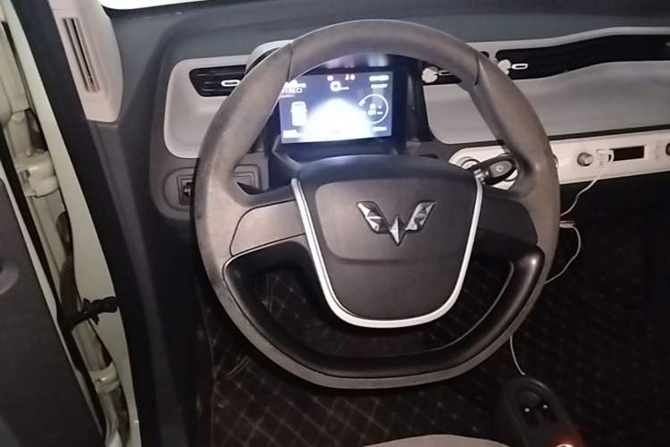 Used Wuling Hongguang MINIEV 2021 Macaron Fashion Edition Lithium-Ion Battery Steering Wheel