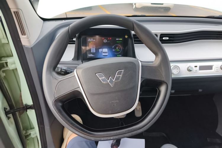 Used Wuling Hongguang MINIEV 2021 Macaron Fashion Model Lithium Iron Phosphate Steering Wheel