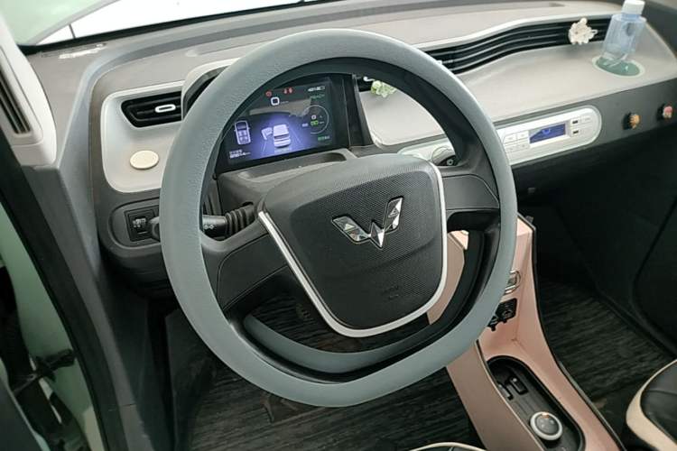 Used Wuling Hongguang MINIEV 2021 Macaron Fashion Model Lithium Iron Phosphate Steering Wheel