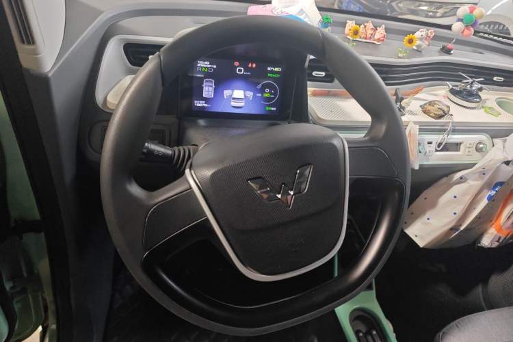 Used Wuling Hongguang MINIEV 2021 Macaron Premium Model – Lithium Iron Phosphate Steering Wheel