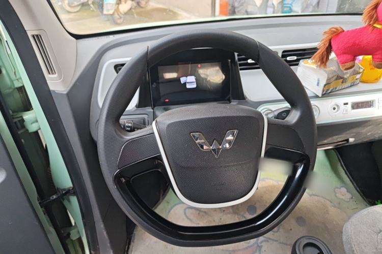 Used Wuling Hongguang MINIEV 2021 Macaron Sandwich Model 170 km Lithium Ternary Steering Wheel