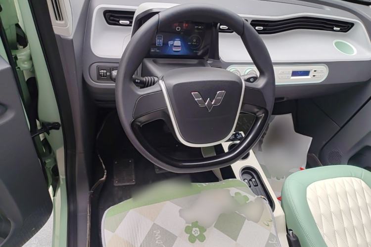 Used Wuling Hongguang MINIEV 2021 Macaron Sandwich Model 120 km Lithium Iron Phosphate Steering Wheel