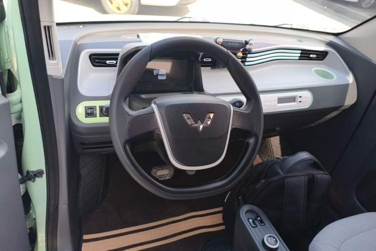 Used Wuling Hongguang MINIEV 2021 Macaron Premium Model – Lithium-NMC Steering Wheel