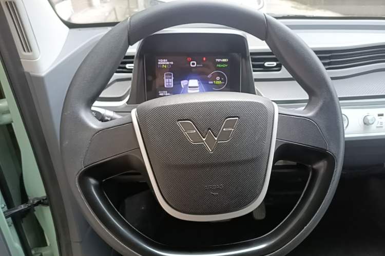 Used Wuling Hongguang MINIEV 2021 Macaron Sandwich Model 170 km Lithium Iron Phosphate Steering Wheel