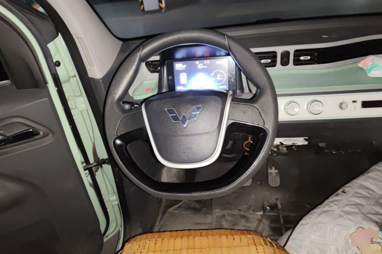 Used Wuling Hongguang MINIEV 2021 Macaron Fashion Model Lithium Iron Phosphate Steering Wheel