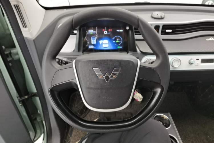 Used Wuling Hongguang MINIEV 2021 Macaron Fashion Model Lithium Iron Phosphate Steering Wheel