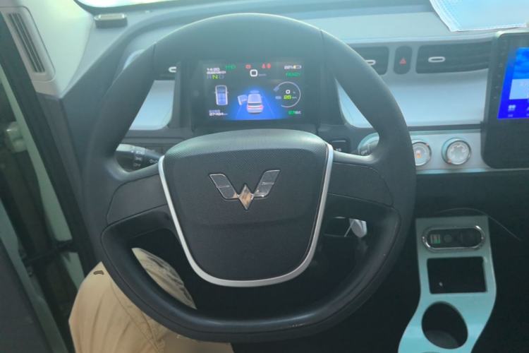 Used Wuling Hongguang MINIEV 2021 Macaron Fashion Edition Lithium-Ion Battery Steering Wheel