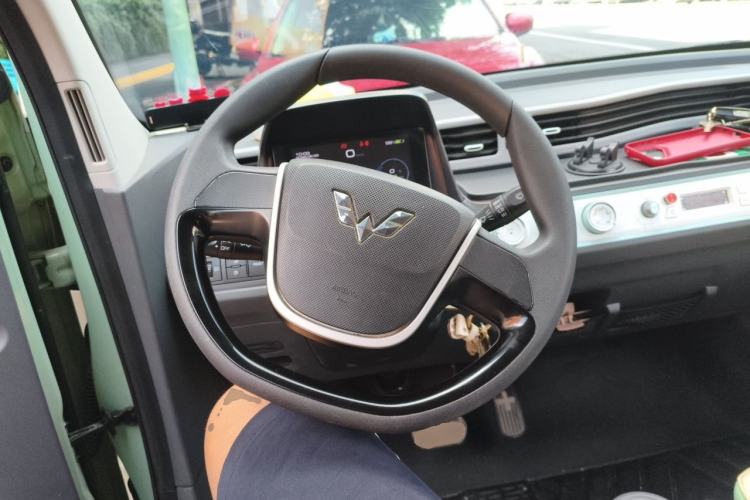 Used Wuling Hongguang MINIEV 2021 Macaron Fashion Model Lithium Iron Phosphate Steering Wheel