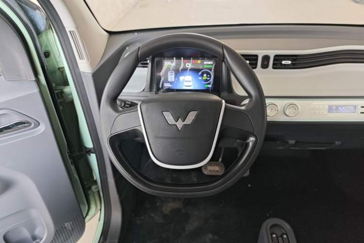 Used Wuling Hongguang MINIEV 2021 Macaron Premium Model – Lithium Iron Phosphate Steering Wheel