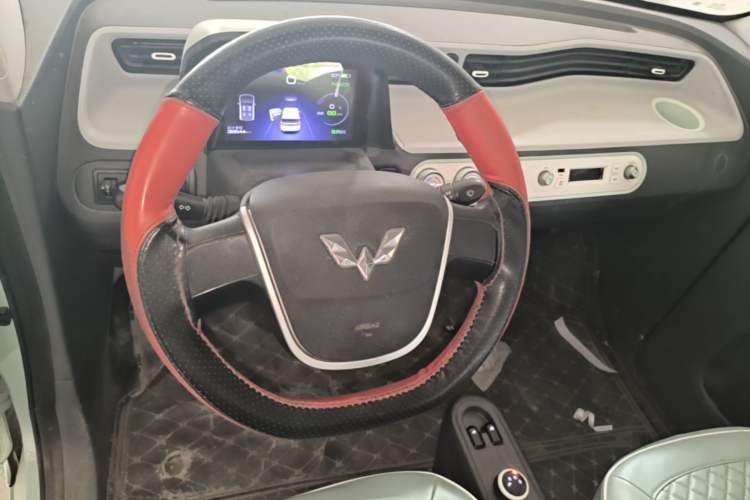Used Wuling Hongguang MINIEV 2021 Macaron Fashion Model Lithium Iron Phosphate Steering Wheel