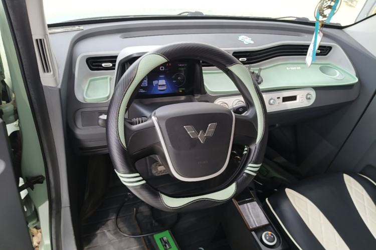 Used Wuling Hongguang MINIEV 2021 Macaron Fashion Model Lithium Iron Phosphate Steering Wheel