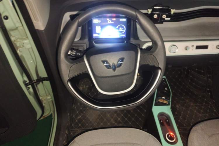 Used Wuling Hongguang MINIEV 2021 Macaron Fashion Model Lithium Iron Phosphate Steering Wheel