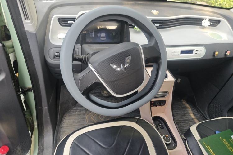 Used Wuling Hongguang MINIEV 2021 Macaron Fashion Model Lithium Iron Phosphate Steering Wheel