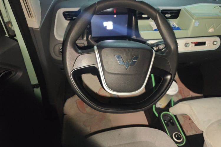 Used Wuling Hongguang MINIEV 2021 Macaron Fashion Model Lithium Iron Phosphate Steering Wheel
