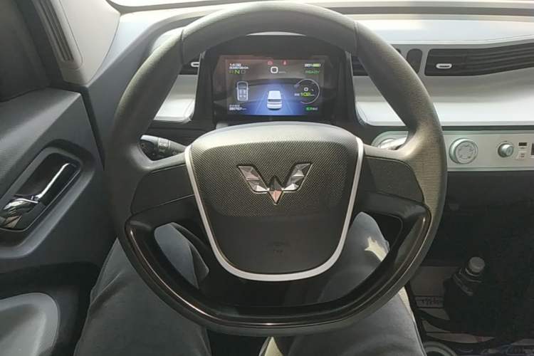 Used Wuling Hongguang MINIEV 2021 Macaron Fashion Model Lithium Iron Phosphate Steering Wheel