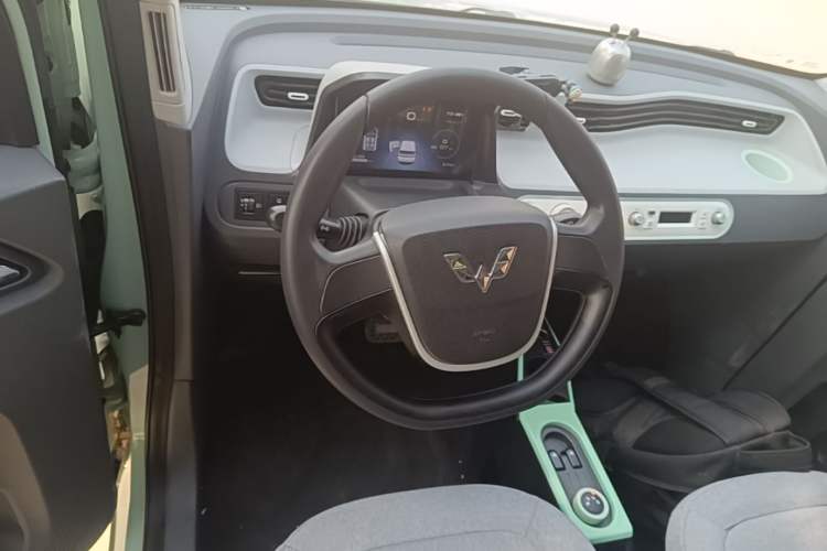 Used Wuling Hongguang MINIEV 2021 Macaron Fashion Edition Lithium-Ion Battery Steering Wheel