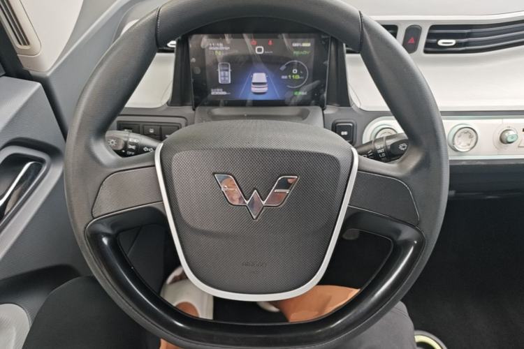 Used Wuling Hongguang MINIEV 2021 Macaron Fashion Model Lithium Iron Phosphate Steering Wheel