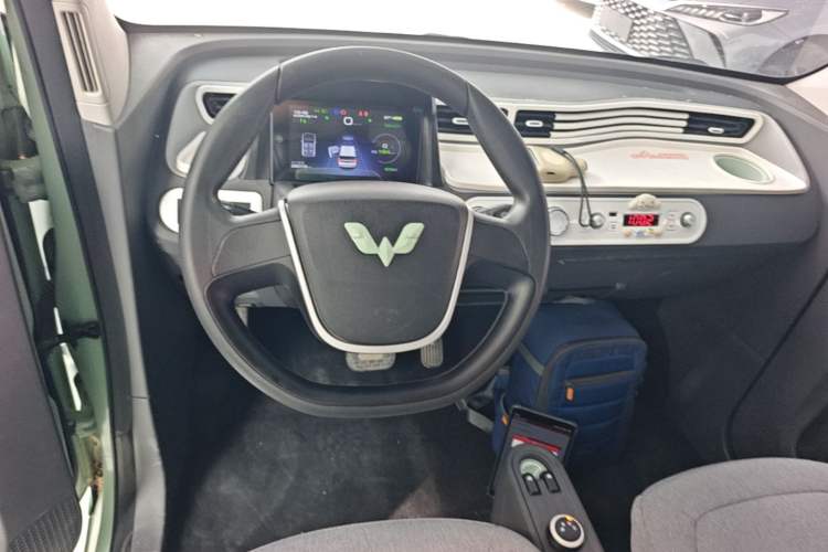 Used Wuling Hongguang MINIEV 2021 Macaron Premium Model – Lithium Iron Phosphate Steering Wheel