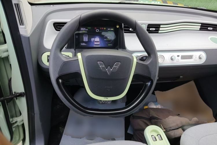 Used Wuling Hongguang MINIEV 2021 Macaron Fashion Model Lithium Iron Phosphate Steering Wheel