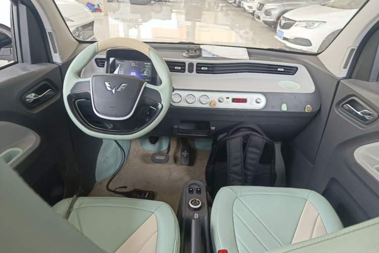 Used Wuling Hongguang MINIEV 2021 Macaron Sandwich Model 170 km Lithium Iron Phosphate Steering Wheel