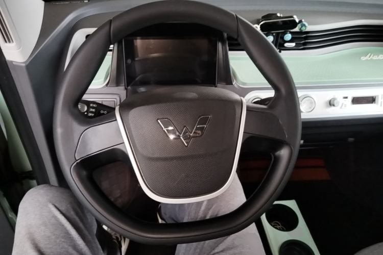 Used Wuling Hongguang MINIEV 2021 Macaron Fashion Model Lithium Iron Phosphate Steering Wheel