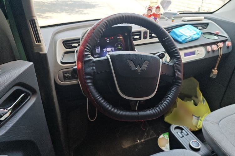 Used Wuling Hongguang MINIEV 2021 Macaron Fashion Model Lithium Iron Phosphate Steering Wheel