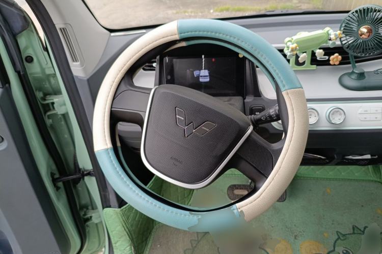 Used Wuling Hongguang MINIEV 2021 Macaron Fashion Edition Lithium-Ion Battery Steering Wheel